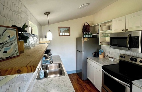Alligator Point House | Alligator Point & Paddle. Pond home- Short walk to the beach.
