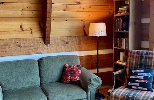 Highlands Ski Chalet | Alpenglow 3BR/ 3 bath A-frame-Gorgeous sunsets $400.00 nightly