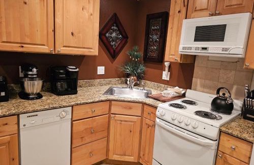 Ouray House | Alpenglow One Bedroom One Bath – A09