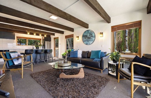 Queenstown Ski Chalet | Alpine Chalet Walk to Town 39B Lomond Cres
