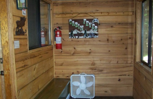 Cle Elum Cabin | Alpine View Cabin-Wifi/Priv H Tub/C. Pool/Mt View on Acr.