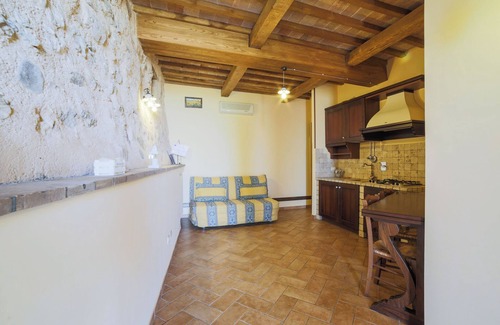 Bovara House | Alvavista1 apartment with pool, 20 minutes drive from Assisi center