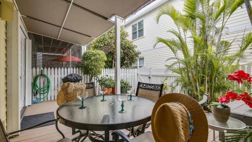 Truman Annex House | Always Your Paradise by AvantStay Shared Pool Near Zachary Beach Week Long Stays Only