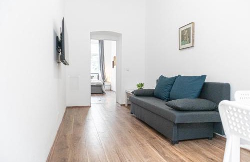 Wahring Apartment | Amazing 1BR Apt, next to AKH Building for Everyone