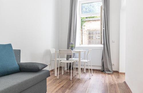 Wahring Apartment | Amazing 1BR Apt, next to AKH Building for Everyone