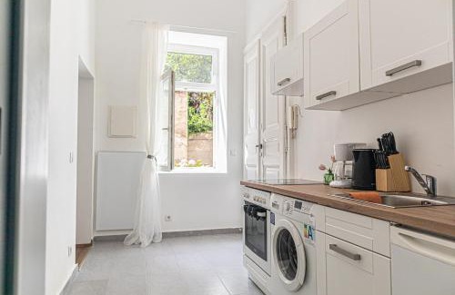 Wahring Apartment | Amazing 1BR Apt, next to AKH Building for Everyone