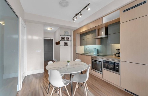 Wellington Place Hotel | Amazing 1BR Suite - Rooftop Pool - View
