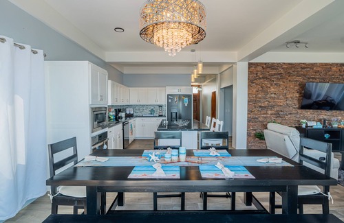 Boca Ciega Apartment | Amazing 2 story oceanfront house with pool, balcony, central AC, & W/D