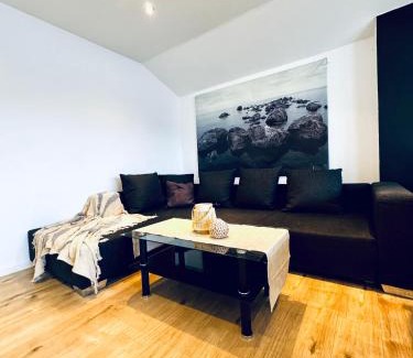 Vienna Apartment | Amazing 2BR Apt, 16-Mins to Blumengärten