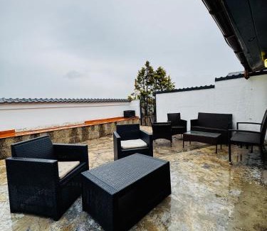 Vienna Apartment | Amazing 2BR Apt, 16-Mins to Blumengärten