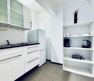 Vienna Apartment | Amazing 2BR Apt, 16-Mins to Blumengärten