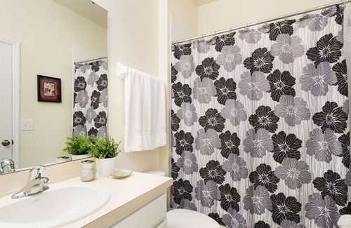 Bellavida House | Amazing 4Br 3Bath Townhome with POOL and BBQ just 15min to Disney 1625ft