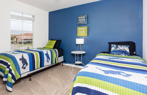 Bellavida House | Amazing 4Br 3Bath Townhome with POOL and BBQ just 15min to Disney 1625ft
