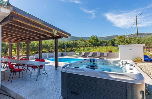 Rudine Apartment | Amazing apartment in Kastel Novi
