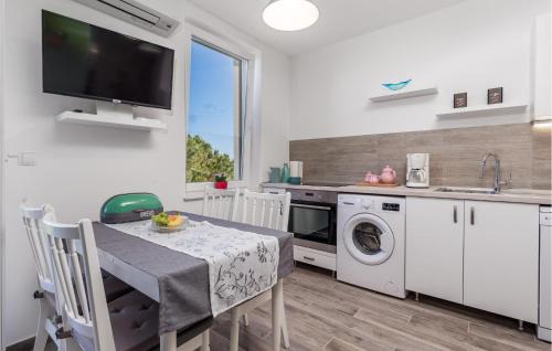 Lovran Apartment | Amazing Apartment In Lovran With Wifi