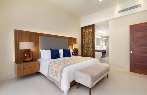 Santa Rosa Resort | Amazing Beach Front Ocean View Suite!