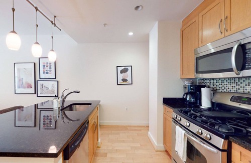 Clarendon Apartment | Amazing Clarendon 1BR w/Pool, W/D & Gym, nr Groceries, by Blueground