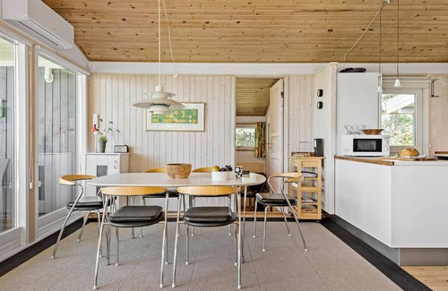 Øer Strand House | Amazing home in Ebeltoft with sauna