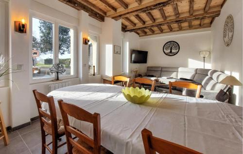 Neuilly-le-Vendin House | Amazing Home In Neuilly Le Vendin