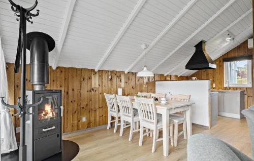 Hejlsminde Strand House | Amazing Home In Hejls With Wifi
