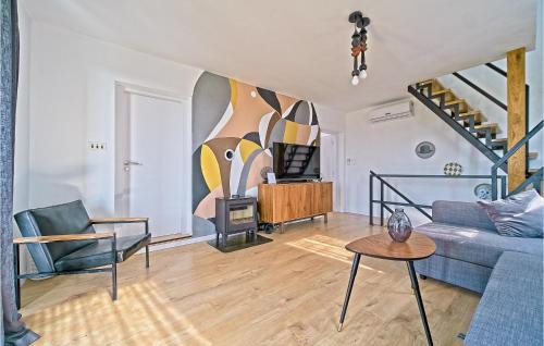 Jastrebarsko House | Amazing Home In Ivancici With Wifi