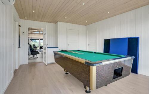 Nr. Lyngby House | Amazing Home In Løkken With Wifi