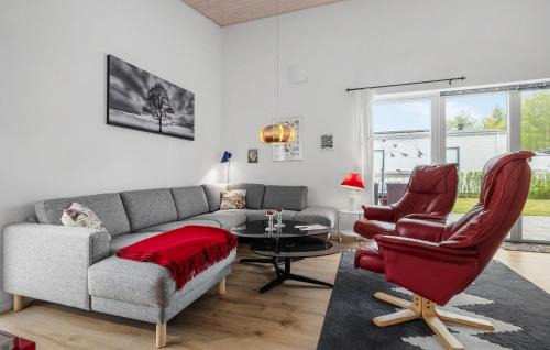 Snogebaek House | Amazing Home In Nexø With Wifi