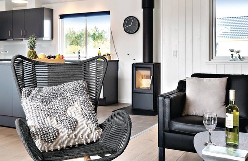 Houstrup House | Amazing home in Nørre Nebel with WiFi