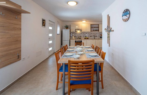 Sikici House | Amazing home in Sikici with WiFi