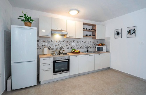 Sikici House | Amazing home in Sikici with WiFi
