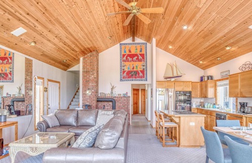 Manzanita House | Amazing Ocean Views (MCA 448)
