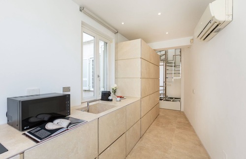 Rione III Colonna Apartment | Amazing Piazza Venezia with Jacuzzi and terracesn