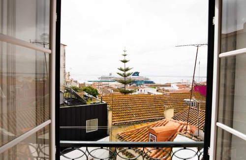 Santo Estevao Apartment | Amazing river view in historical Lisbon