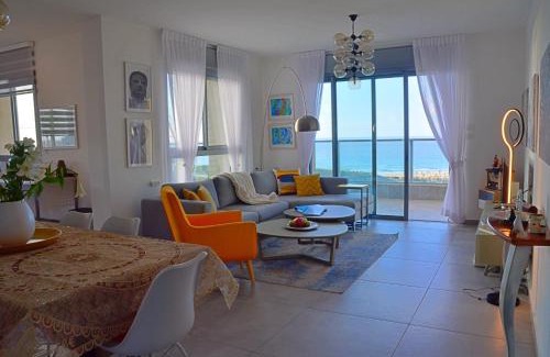 Bat Yam Apartment | Amazing sea View, steps to beach, near Tel-aviv