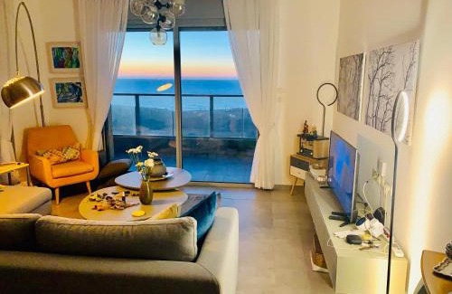 Bat Yam Apartment | Amazing sea View, steps to beach, near Tel-aviv