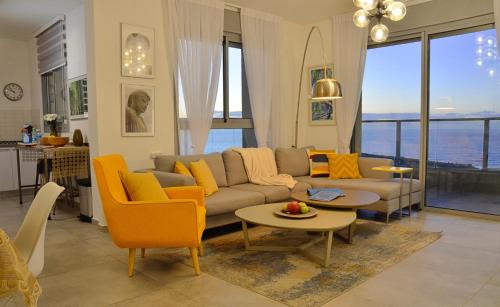 Bat Yam Apartment | Amazing sea View, steps to beach, near Tel-aviv