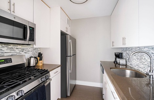 Upper East Side Apartment | Amazing UES Luxury 2 Bed w/Gym, Pool,Laundry #6161