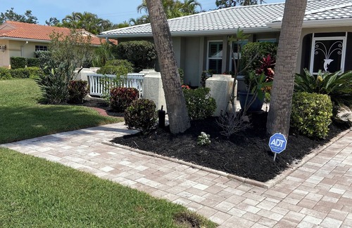 Laurel House | Amazing updated 2/2 Nokomis home with heated pool!