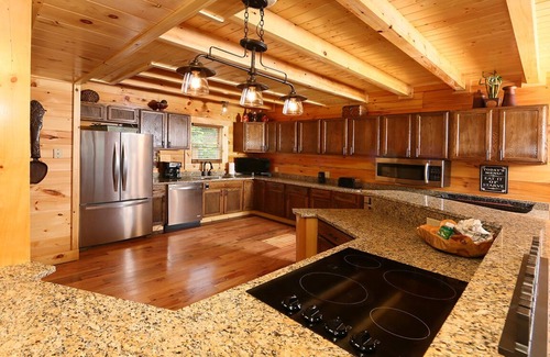 Pigeon Forge Cabin | Amazing View! 7 Bedrooms, Hot Tub, Arcade Games.
