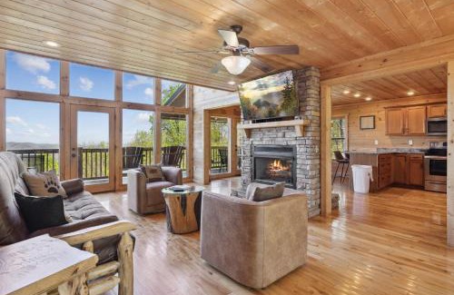Gatlinburg - Pigeon Forge House | Amazing View Lodge, Your Ultimate 5-Bedroom Cabin Retreat in Sky Harbor Resort