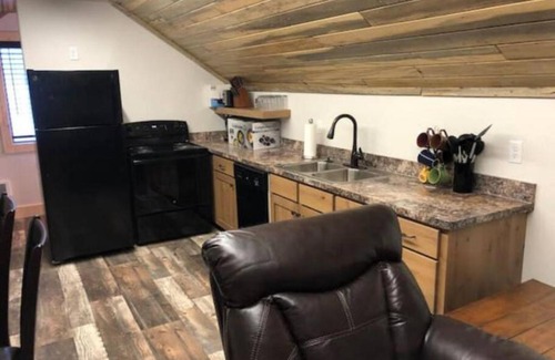 Island Park Apartment | Amazing Views, Loft, Kitchen