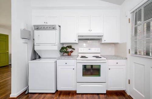 Lynchburg Cabin | Amazing Woodland Cabin Retreat - 15 minutes to Liberty, University of Lynchburg!