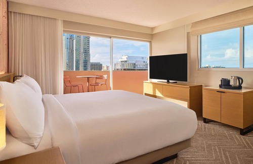 Waikiki Hotel | Ambassador Hotel of Waikiki, Tapestry Collection by Hilton