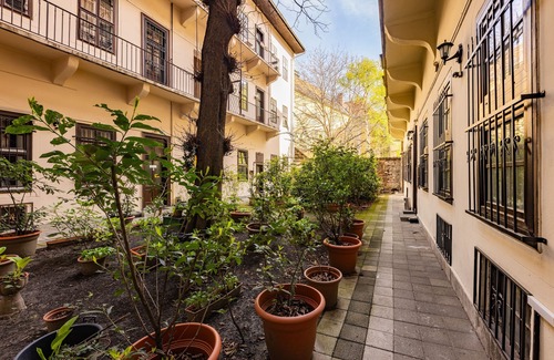 Inner City Budapest Apartment | Amber Gardenview Studios