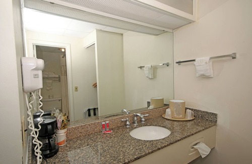 Pilot Mountain Hotel | Americas Best Value Inn Pilot Mountain