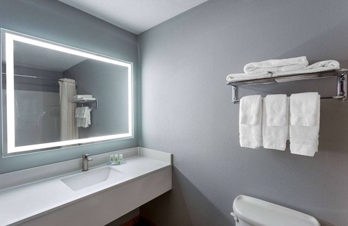 Fulton Hotel | AmericInn by Wyndham Fulton Clinton