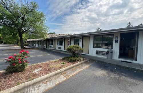 Southern Pines Hotel | AmeriVu Inn & Suites-Extended stay Aberdeen