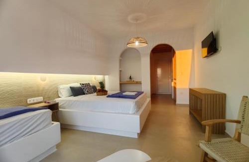 Maragas Bed & Breakfast | Amodari studios on the beach