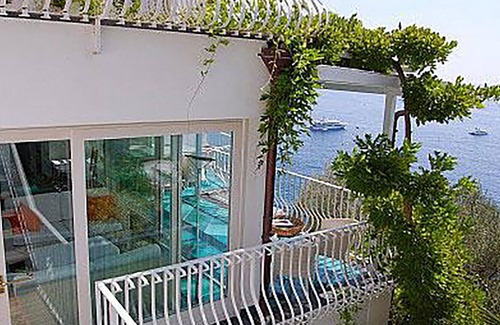 Arienzo Villa | AMORE RENTALS - Villa Le Sirene 1 with Private Pool and Sea View