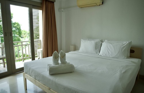 Mae Nam Hotel | Ampha Place Hotel